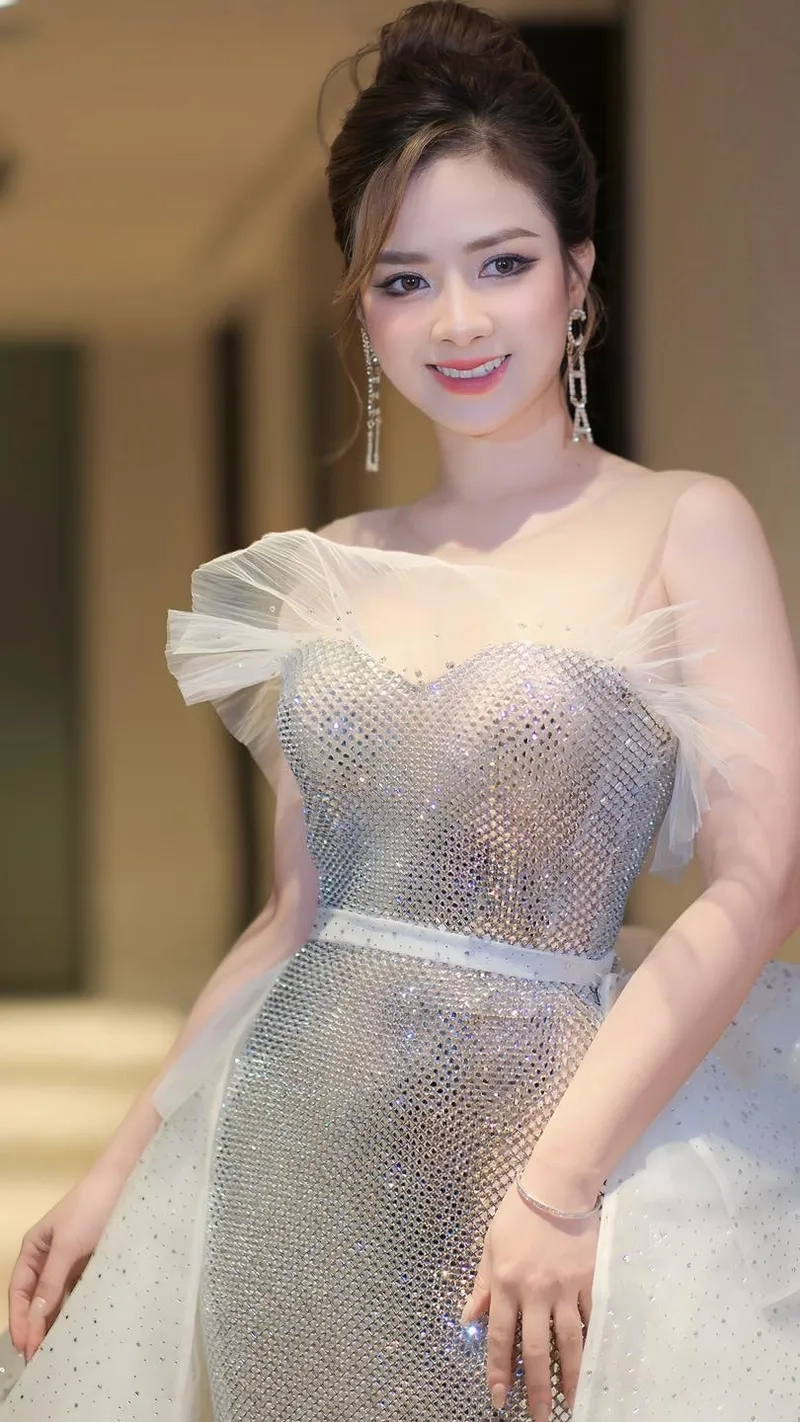 Lắng nghe Chiếc khăn piêu Dương Hoàng Yến với chất giọng cuốn hút