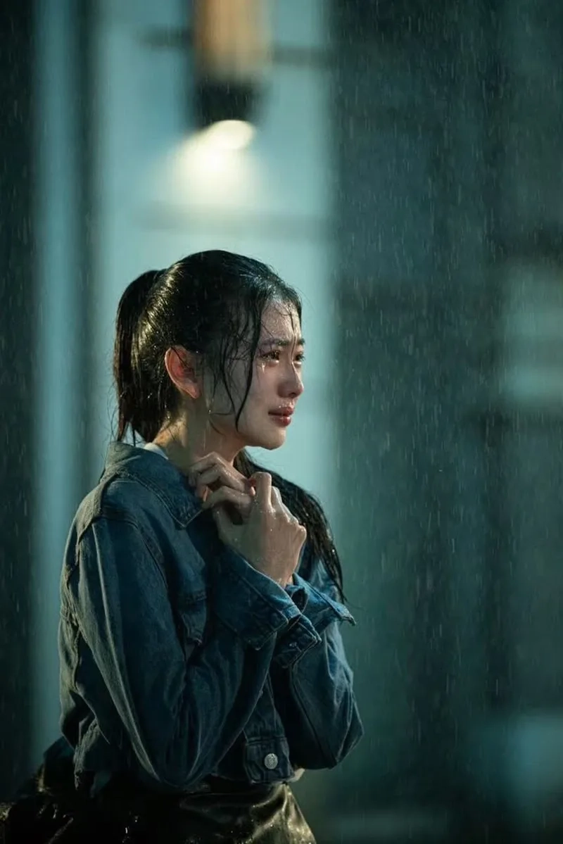 Cô đơn thắt lại trong ảnh gái buồn khóc