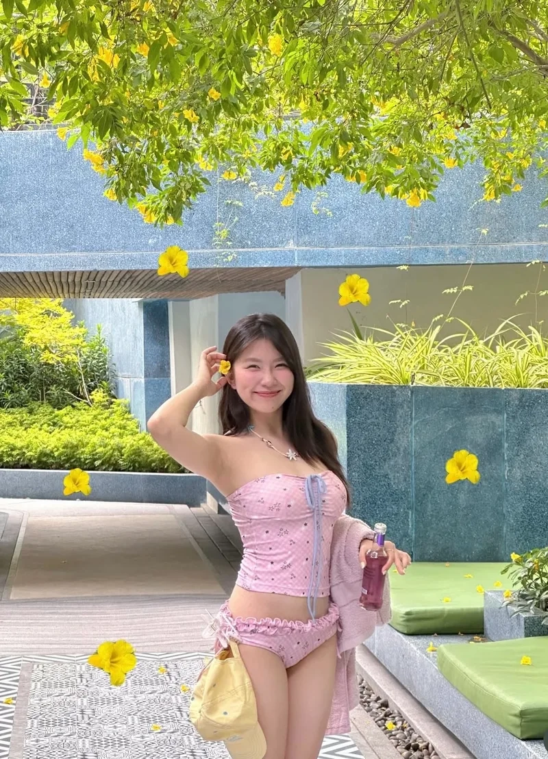 Cuốn hút bất ngờ từ ảnh gái mặc bikini ở nhà