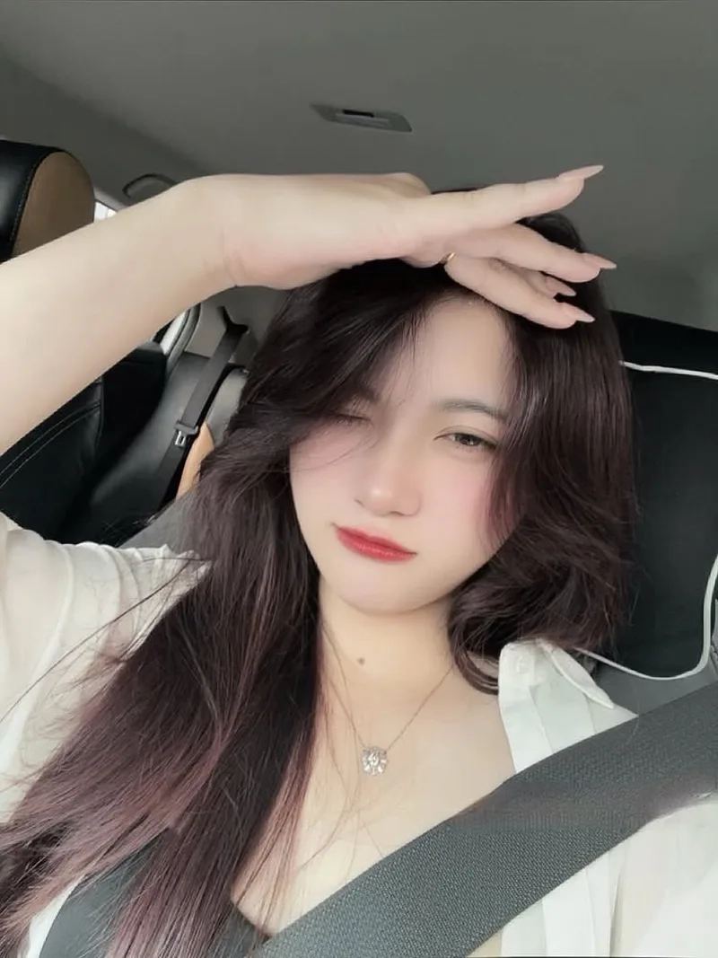 Nổi bật trên mạng với ảnh gái văn phòng xinh tươi