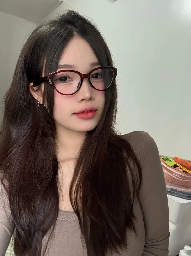 Gây thương nhớ từ đeo kính hình ảnh con gái cute dễ thương