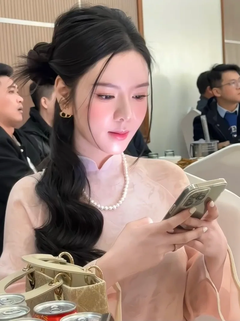 Nổi bật giữa đám đông bằng Ảnh đại diện gái xinh phong cách Instagram