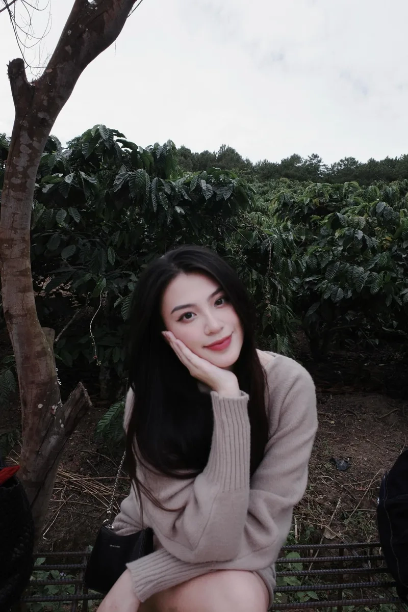 Khám phá vẻ đẹp dịu dàng của Cô gái đẹp nhất Việt Nam