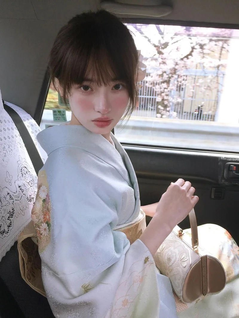 Nét đẹp nhẹ nhàng được khắc họa trong ảnh avatar cô gái