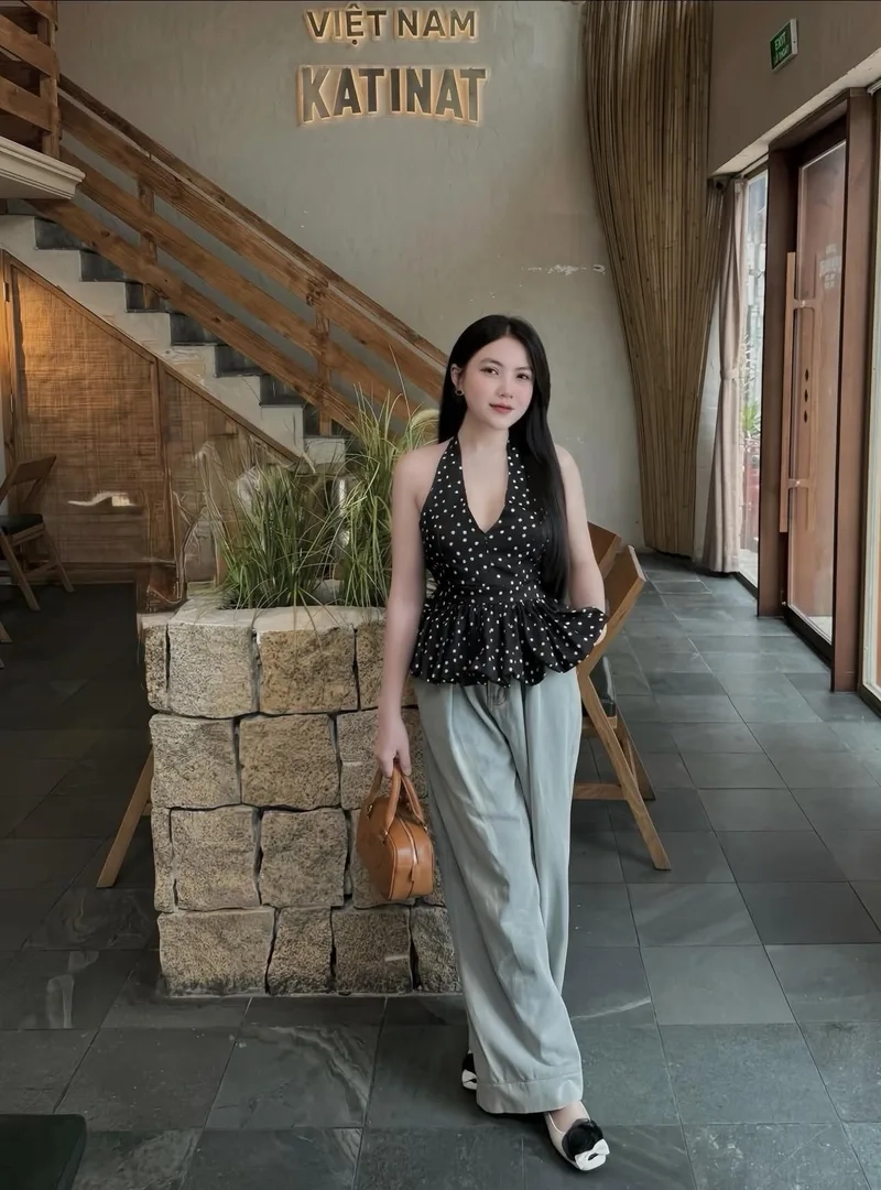 Tận hưởng độ nét chuẩn cùng Hình nền phô mai que con gái HD