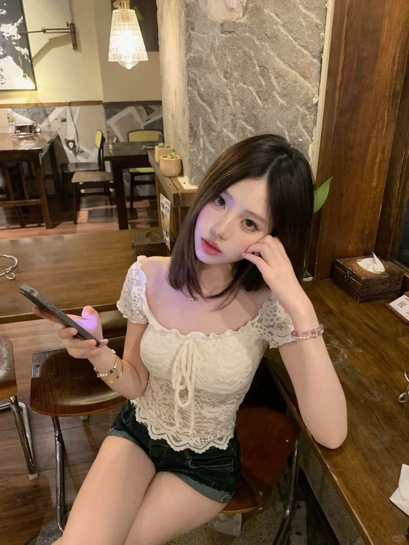 Tăng vẻ ngầu cho điện thoại cùng Hình nền gái đẹp ngầu cho điện thoại