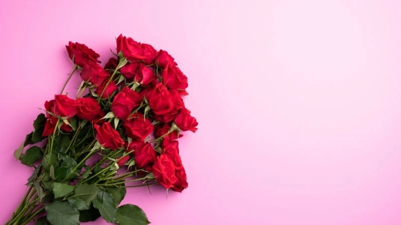 Nghệ thuật tặng hoa tinh tế và đầy cảm xúc