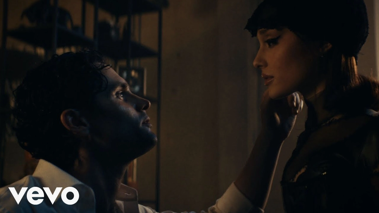 Ariana Grande trong video the boy is mine