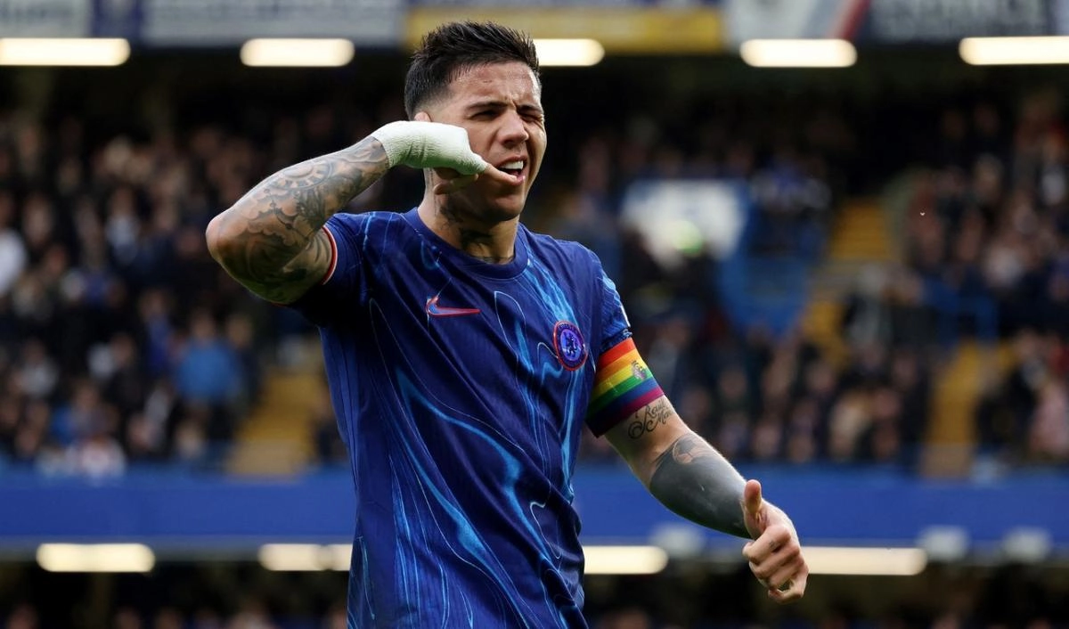 Những đường bóng xuyên tuyến loại bỏ hàng thủ