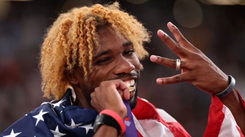 Noah Lyles ăn mừng lần thứ tư liên tiếp đăng quang cự ly 200m thế giới. Thành tích Noah Lyles.