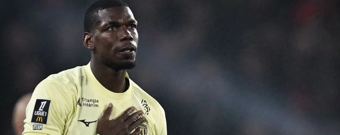 Paul Pogba tỏ thái độ và ra hiệu tay một cách không hài lòng khi kết thúc trận đấu giữa AS Monaco và Stade Rennais