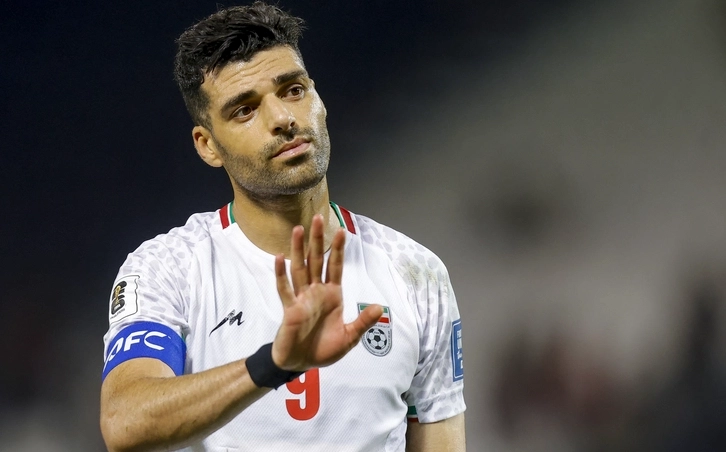 Tiền đạo Iran bị xóa tên khỏi tuyển quốc gia vì tội phản quốc