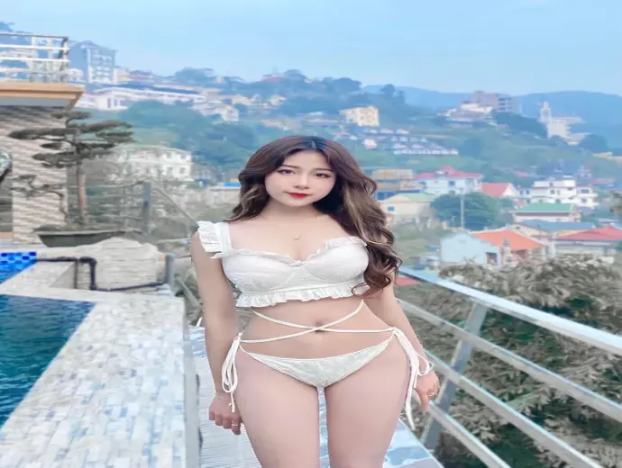 Đắm chìm trong ảnh gái mặc bikini màu trắng nhẹ nhàng