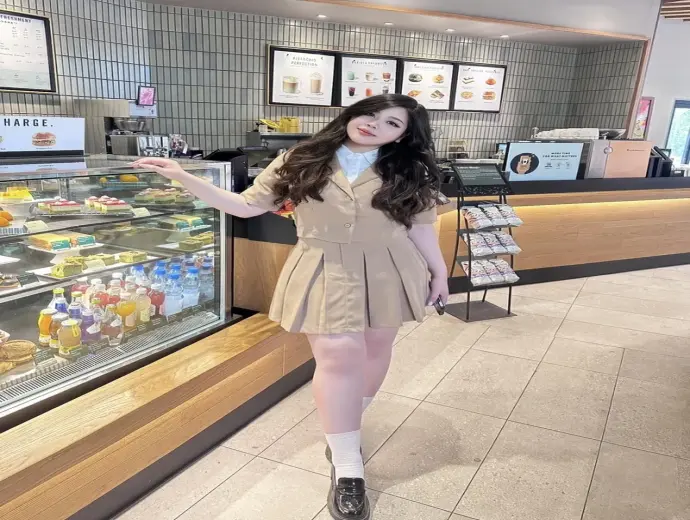 Ngắm nhìn hình ảnh cô gái mập dễ thương đầy tự tin