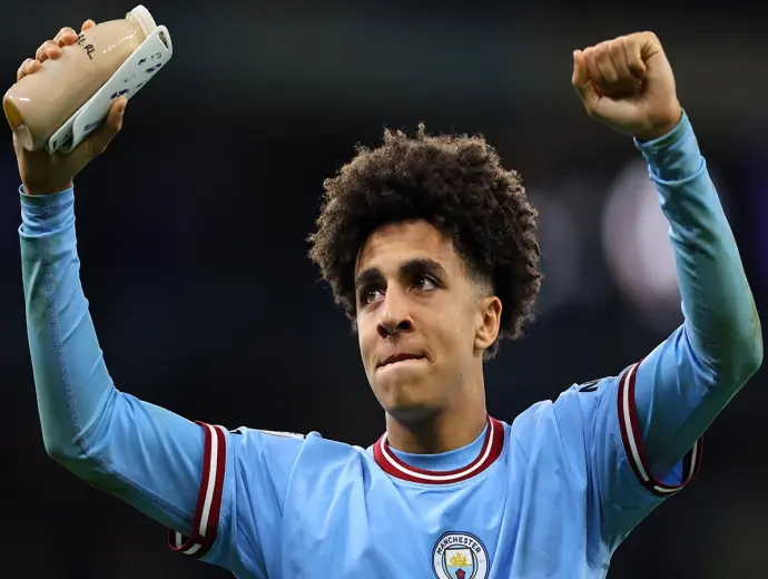 Bình luận chuyên sâu về phong độ cầu thủ Rico Lewis năm 2026