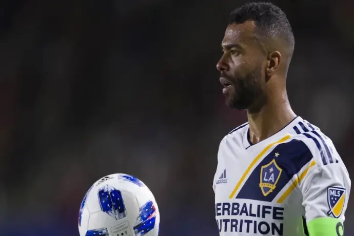 Góc nhìn lão làng về di sản chiến thuật của huyền thoại Ashley Cole