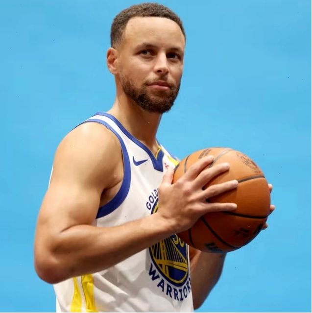 Steph Curry trong màu áo Warriors