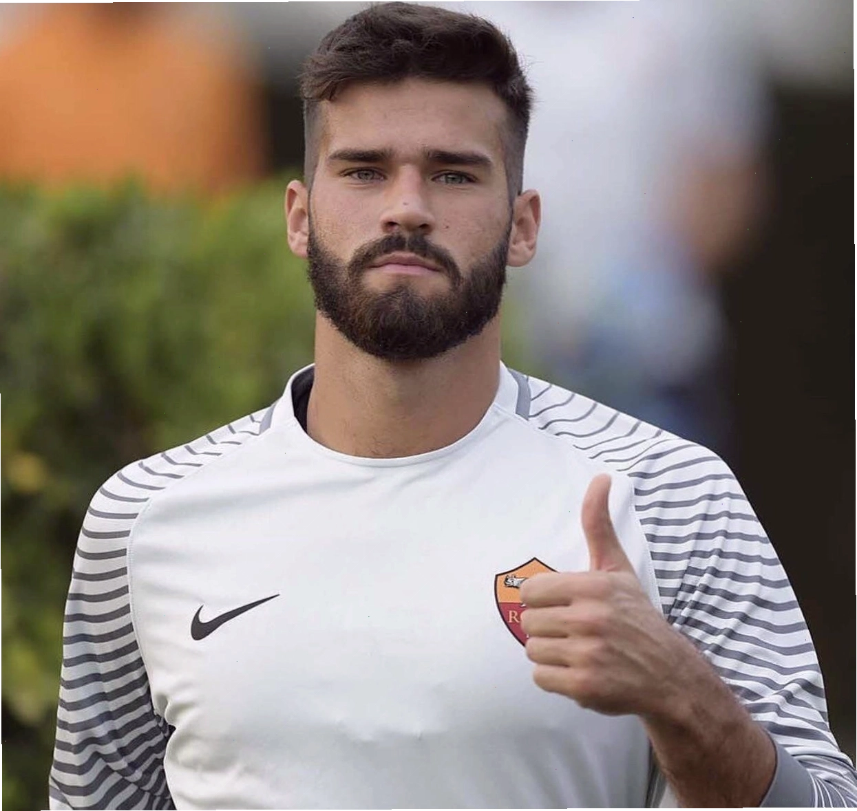 Alisson Becker được mệnh danh là một trong những thủ môn đẹp trai nhất
