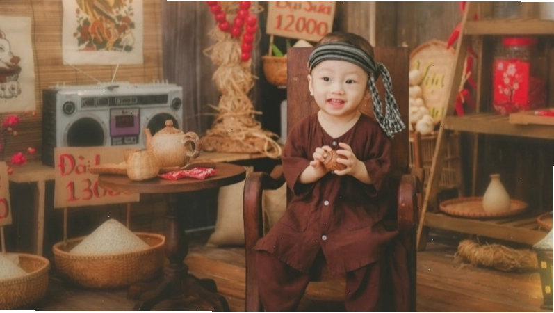 Ảnh chân dung em bé trai đẹp tựa thiên thần