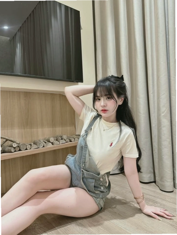 Ảnh gái xinh 2k10 diện váy xinh xắn xuống phố