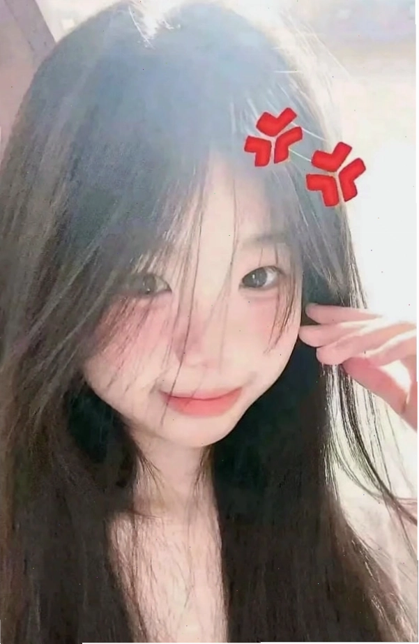 Ảnh gái xinh 2K12 che mặt ngoài trời