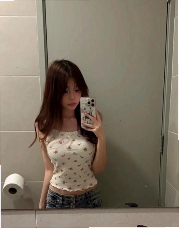 Ảnh gái xinh 2K12 che mặt thể hiện sự bí ẩn và dễ thương