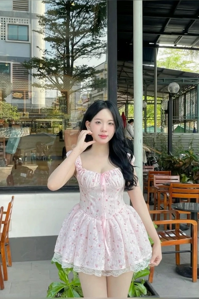 Ảnh gái xinh mặc đồ pinky với tone màu dịu nhẹ nhàng và cuốn hút