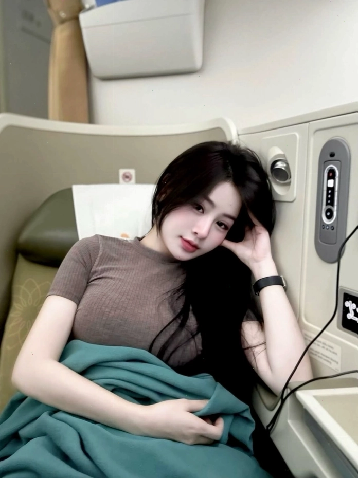 Ảnh gái xinh tóc dài cute pha lẫn nét sexy