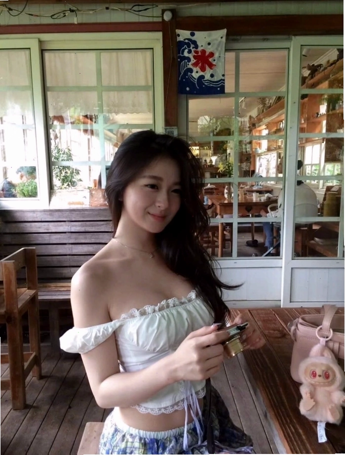 Ảnh gái xinh tóc dài nhẹ nhàng mà mê