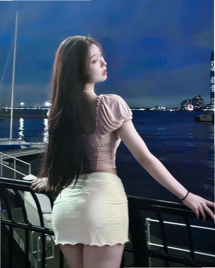 Ảnh gái xinh tóc dài sexy vừa đủ