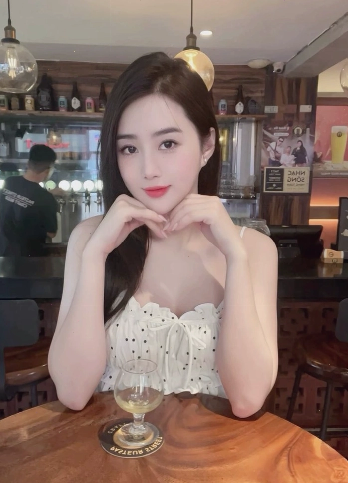 Ảnh gái xinh Việt Nam diện bikini dạo biển