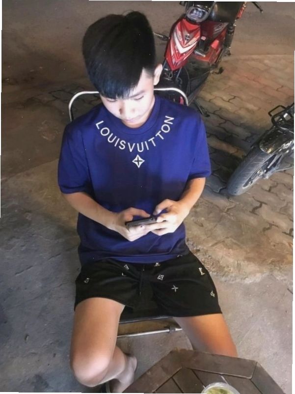 Ảnh trai K12 với phong cách nam tính và cuốn hút