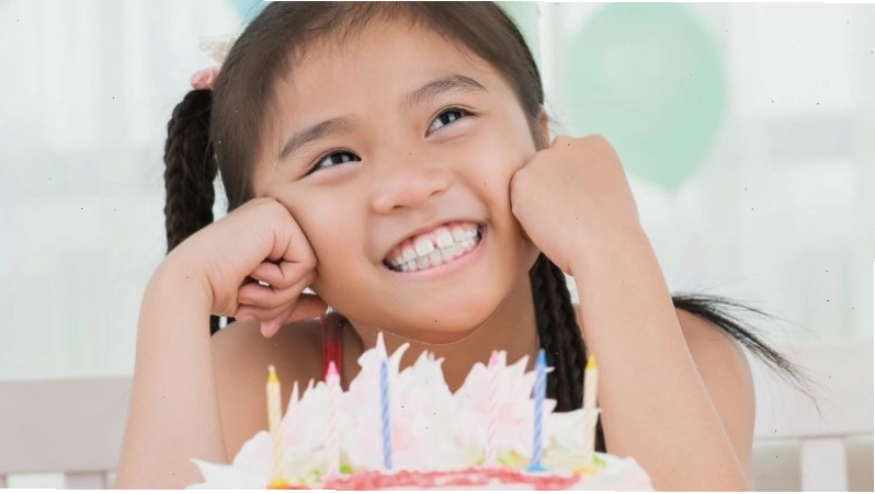 Bé gái đáng yêu trong ngày sinh nhật 1 tuổi