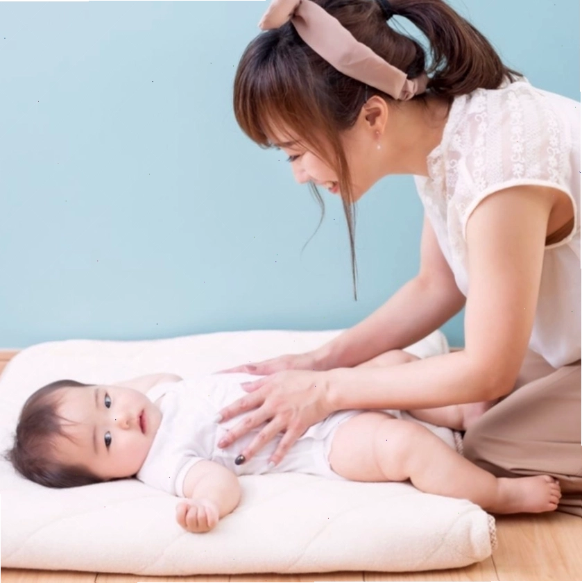 Bé trai vui vẻ trong ngày sinh nhật