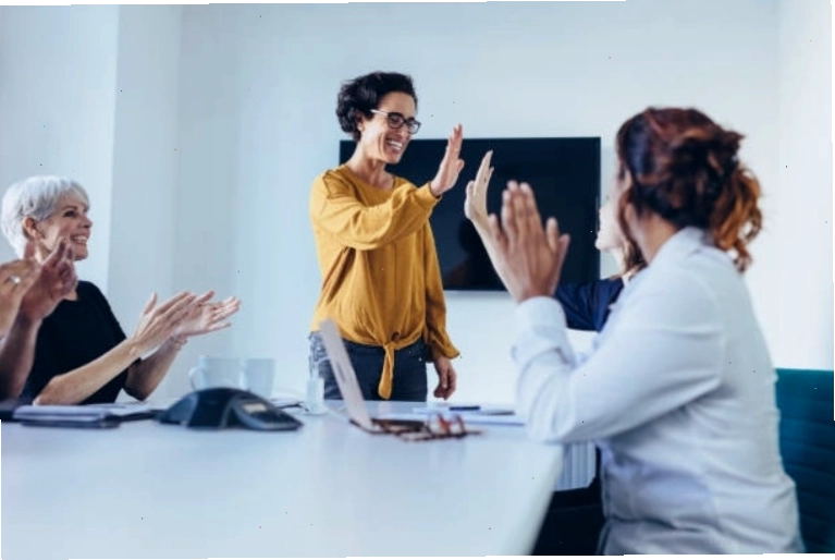 Cách thay đổi dấu hiệu bị người khác xem thường qua hành động