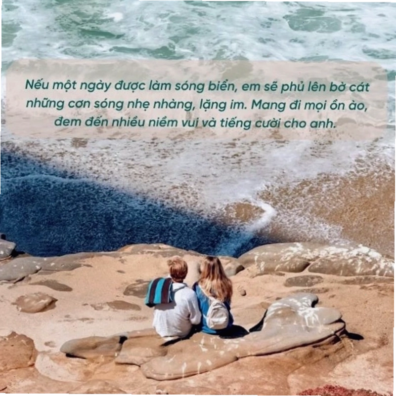 Cặp đôi chụp ảnh kỷ niệm trên bãi biển