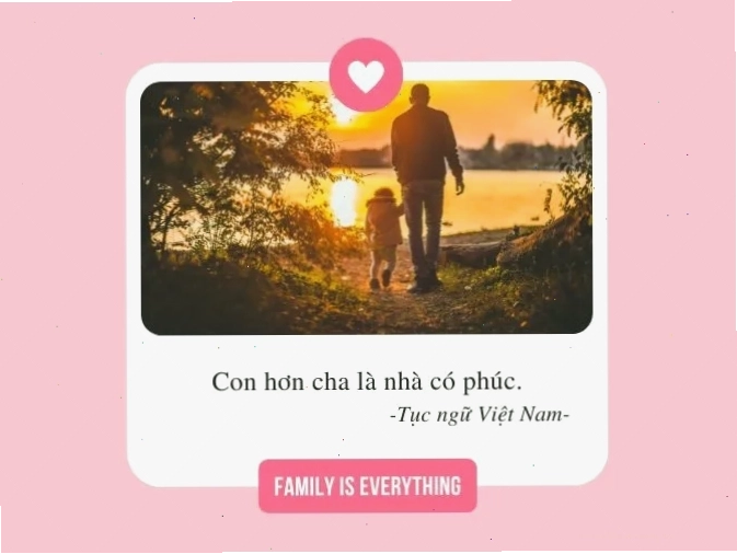 Cặp vợ chồng già nắm tay nhau đi dạo