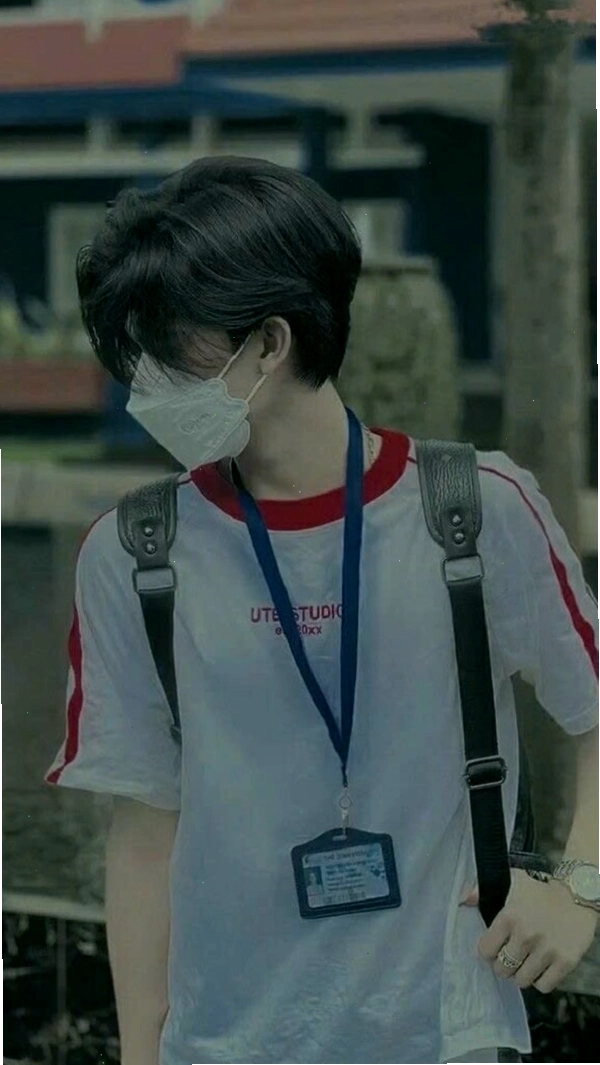 Chàng trai 2k10 với trang phục thể thao năng động