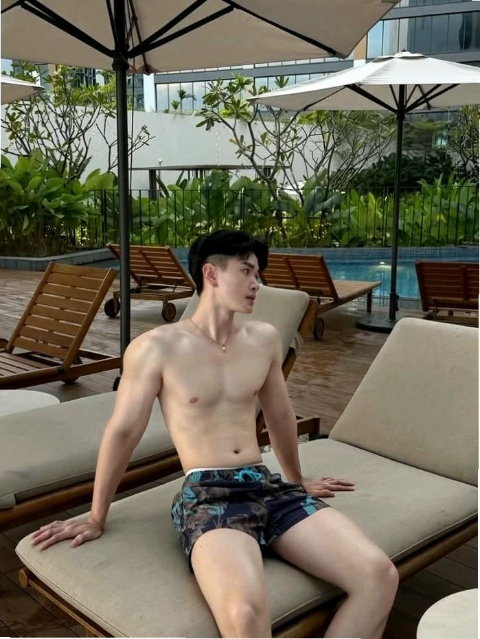Chàng trai Việt Nam với phong cách cool ngầu, thể hiện sự tự tin và cá tính