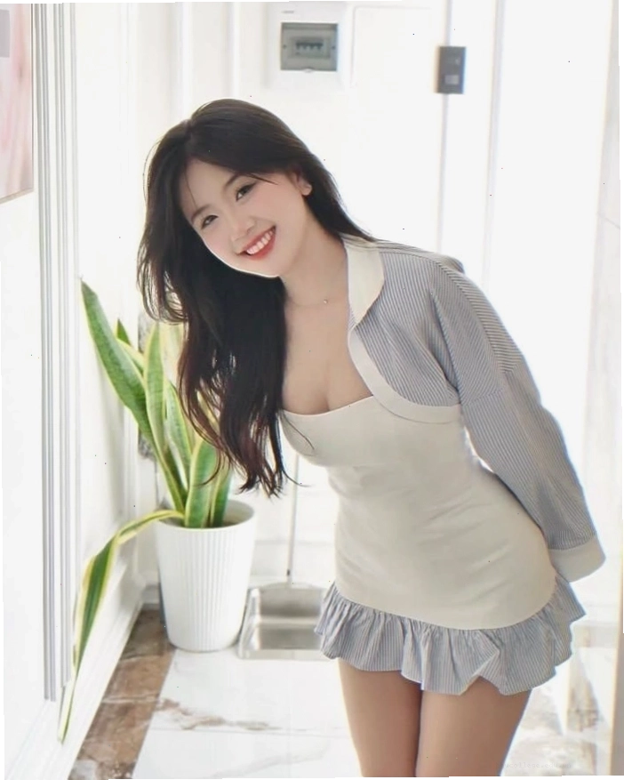 Cô gái Việt Nam với gương mặt xinh đẹp và thần thái tự tin
