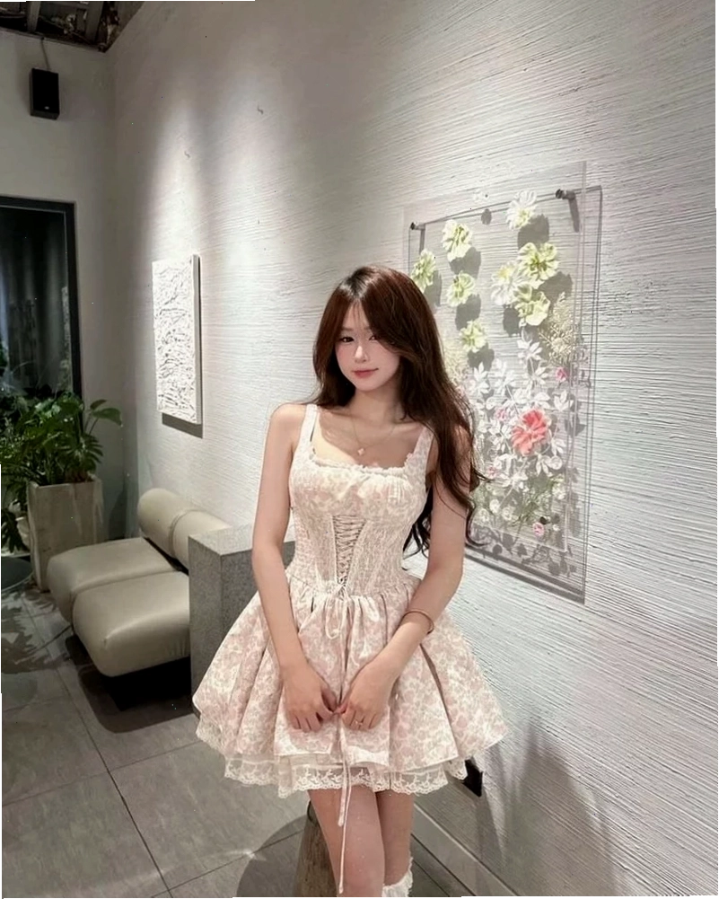 Cô nàng nữ sinh đáng yêu trong chiếc váy ngắn xếp ly
