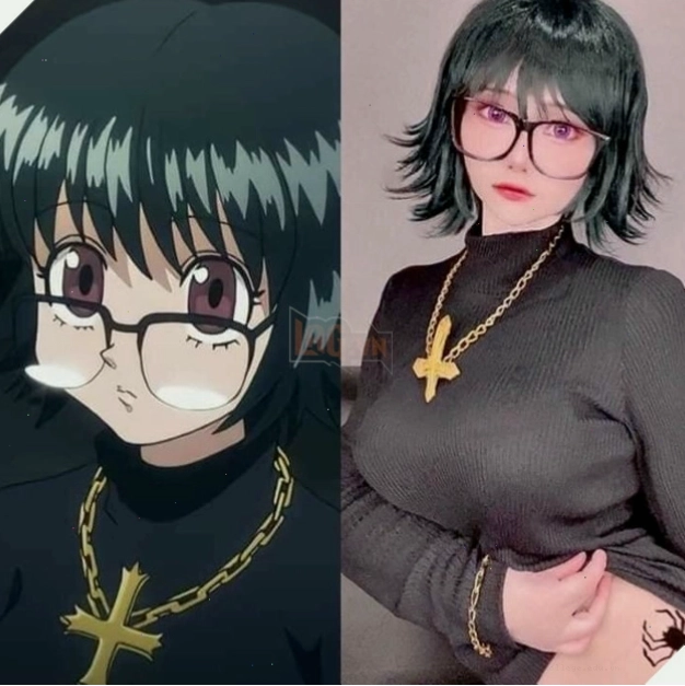 Cosplay anime nữ với trang phục và phụ kiện cầu kỳ