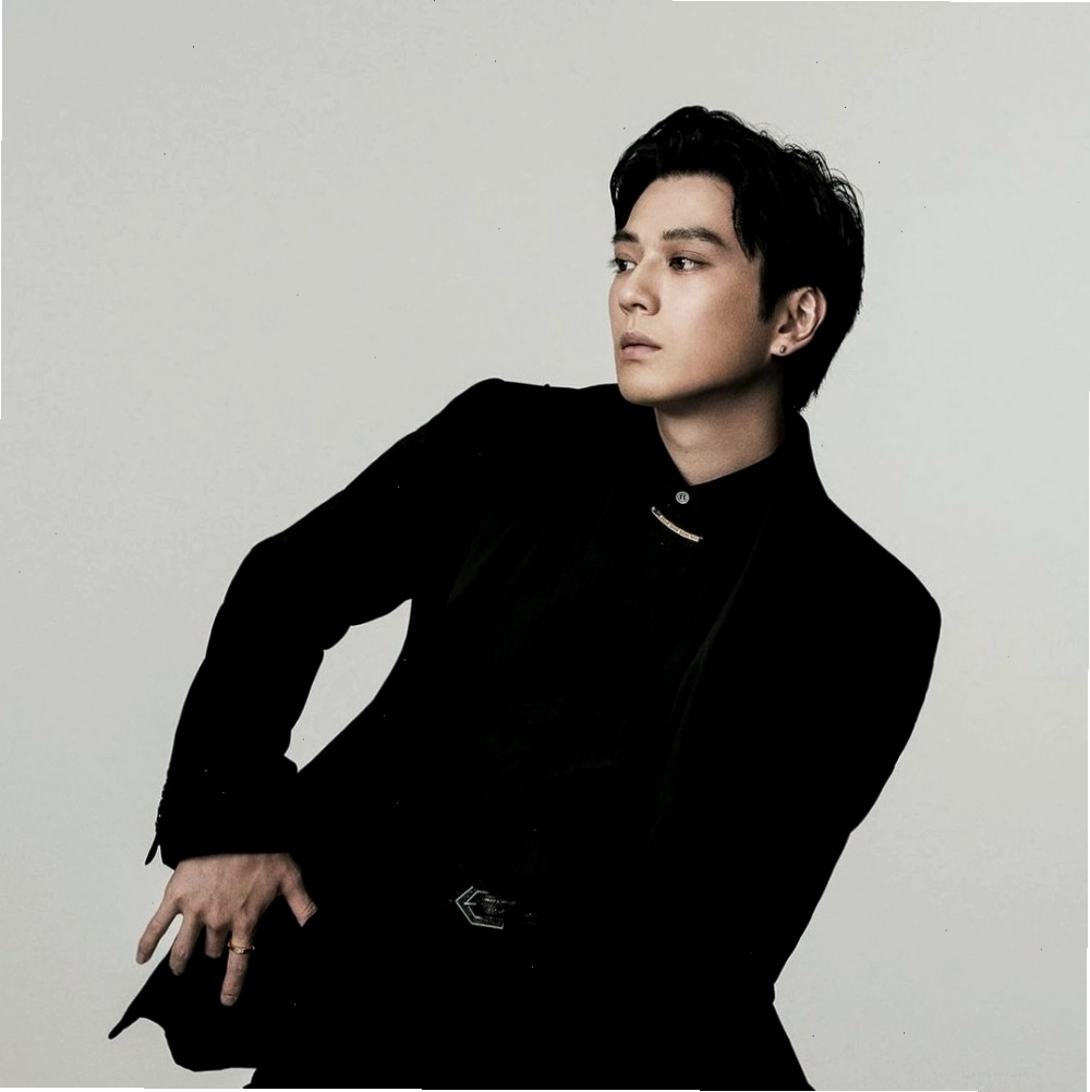 Diễn viên nổi tiếng Nhật Bản Arata Mackenyu với vẻ ngoài cuốn hút