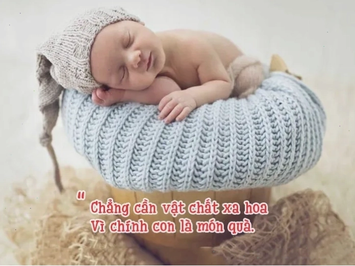 Em bé đang cười tươi đáng yêu, phù hợp với stt thả thính