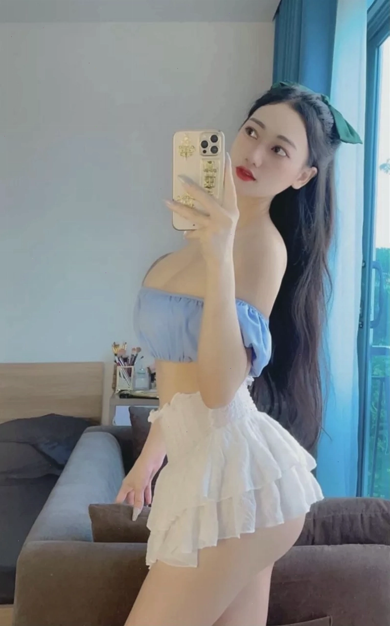 Gái xinh diện váy ngắn năng động trẻ trung