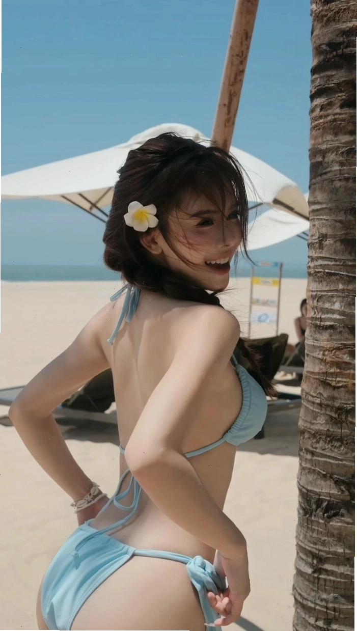 Gái xinh Việt Nam mặc bikini đi biển đầy năng lượng và cuốn hút