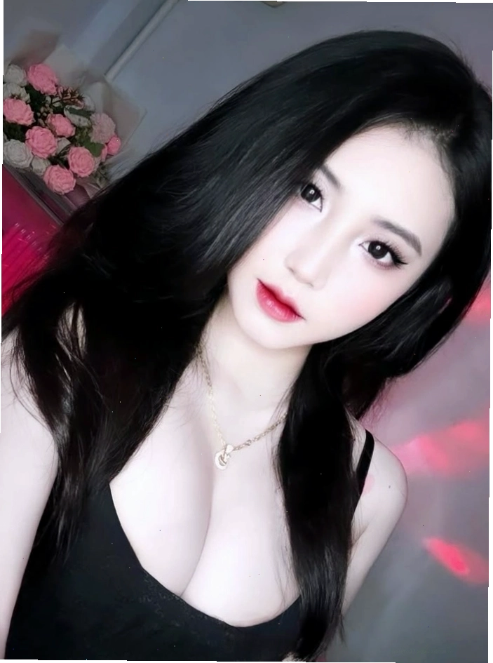 Gái xinh Việt Nam mặc váy ngắn gợi cảm