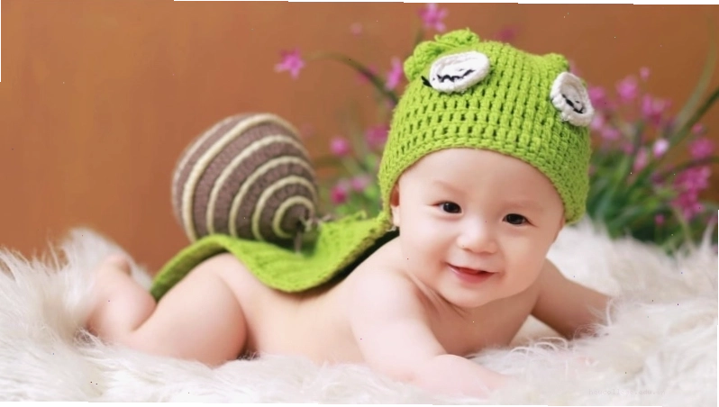 Gương mặt biểu cảm đáng yêu của em bé trai