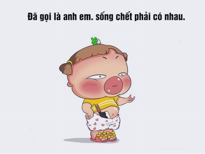 Hai người đàn ông ôm nhau thể hiện tình anh em thân thiết