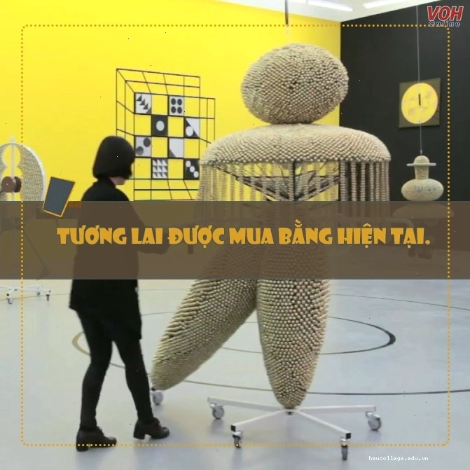 Hình ảnh cha mẹ chăm sóc con cái đầy yêu thương